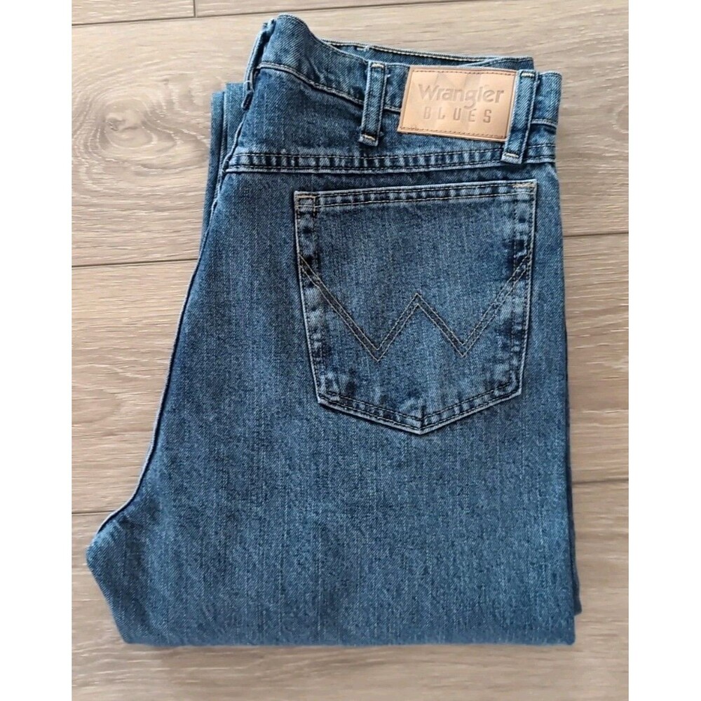 WRANGLER "BLUES" DENIM JEANS MEN'S SIZE 36x34 STRAIGHT LEG MEDIUM WASH BLUE EUC